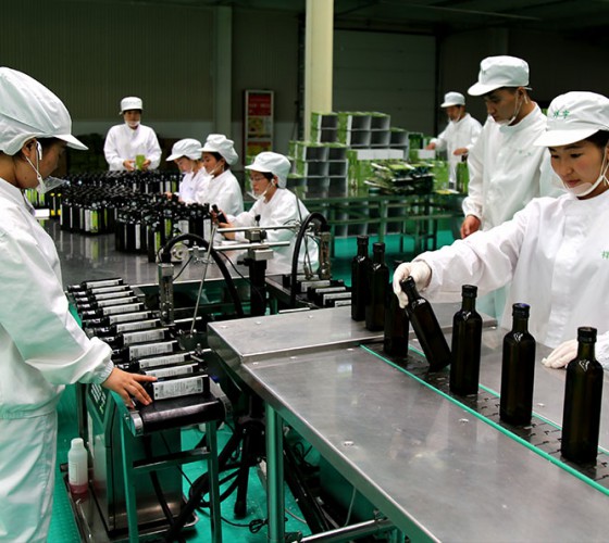 祥宇特級(jí)初榨橄欖油作為國(guó)產(chǎn)優(yōu)質(zhì)橄欖油，始終以質(zhì)量求生存、以品牌謀發(fā)展、以質(zhì)量創(chuàng)業(yè)績(jī)、以品質(zhì)追卓越。在近20年的辛苦耕耘，在品質(zhì)方面的不斷改進(jìn)..