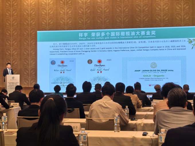 6月18日，由中國(guó)甘肅省人民政府主辦、中國(guó)國(guó)際貿(mào)易促進(jìn)委員會(huì)甘肅省委員會(huì)承辦的“..